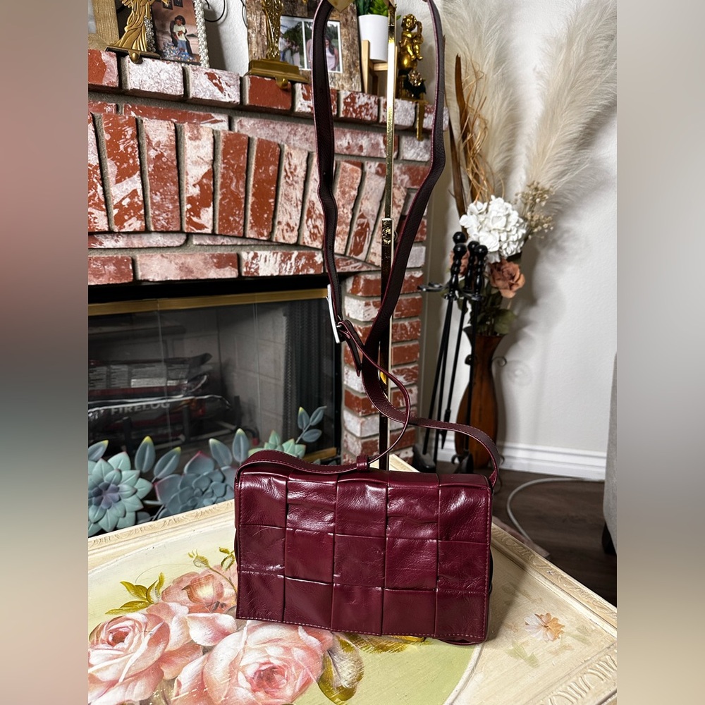 Bottega Veneta Burgundy Intrecciato Woven Leather Crossbody Bag‎